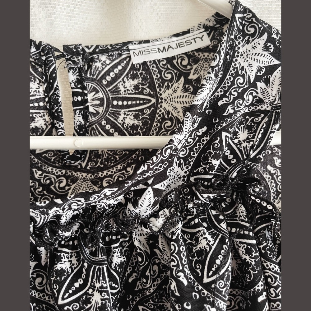 Cute Ruffled Cold-Shoulder Top - Picture 3 of 5